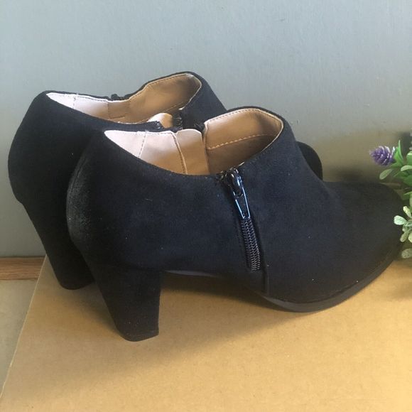 NEW WOMEN BOOTIES Journee Sanzi Faux Suede Heeled - Picture 2 of 15